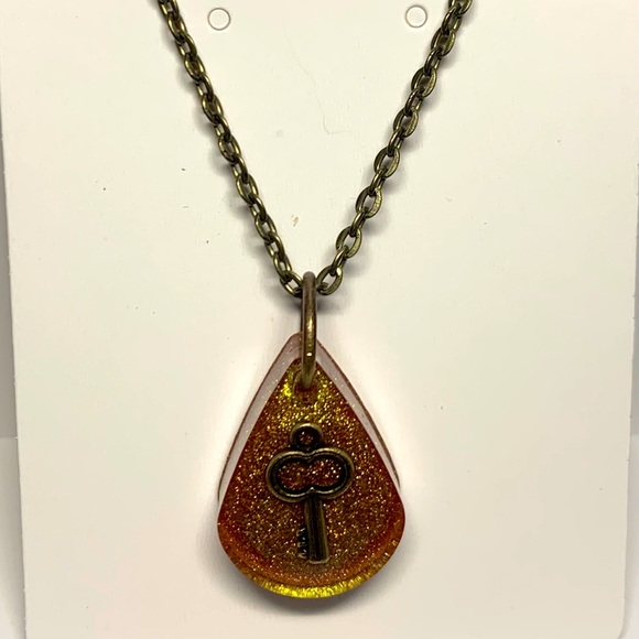 BeachTiff Teardrop Key Resin Pendant - Picture 1 of 1